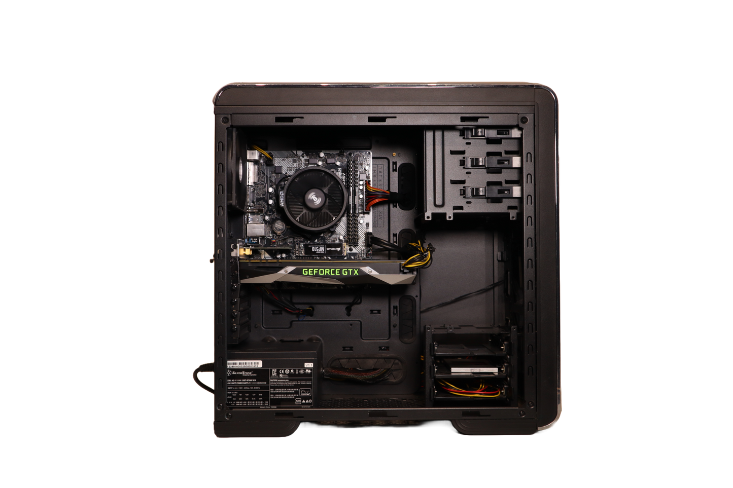 Ryzen 5 1600 / GTX 1080 / 16GB DDR4 / 240GB SSD & 120GB SSD / 12kk Takuu!
