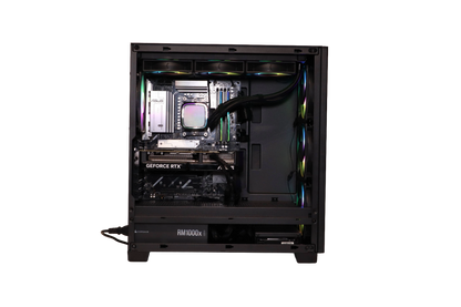 Ryzen 7 7800X3D / RTX 5070 / 12kk Takuu!